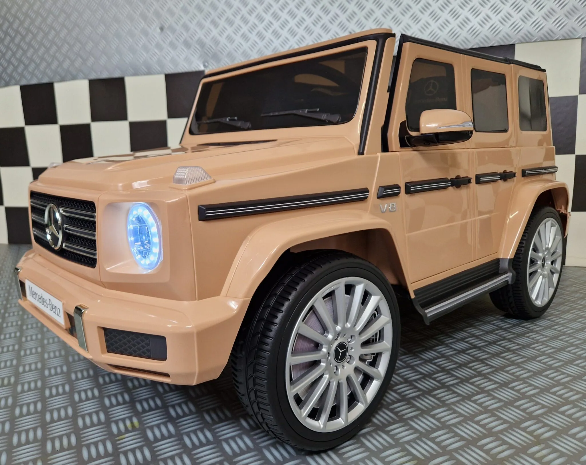 COCHE PARA NIÑOS MERCEDES G500 12 VOLTIOS, COLOR ARENA - KI4-G500ARENA